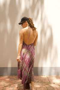 Robe d'été Boho tie-Dye à dos ouvert pour femme écologique et lavable fabriquée en Inde avec taille naturelle longueur midi - Product Image 3