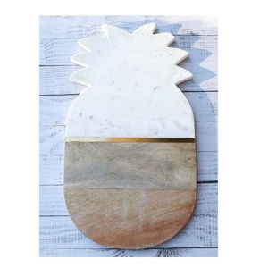 Ensemble de planches à découper en bois pour couples-sienne et sienne Paire de planches à câliner en bois de manguier avec poignées, à bas prix - Product Image 1