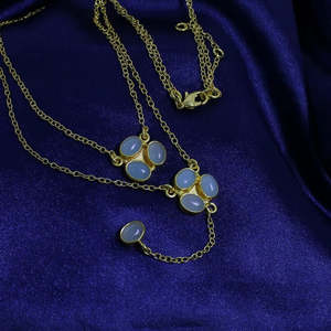 Collier ras du cou fin plaqué or avec calcédoine Accessoire élégant et luxueux - Product Image 3