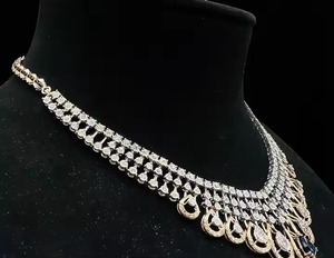 Ensemble de colliers exquis en or massif 14K 18K avec diamants naturels Accents de pierre synthétique bleue Boucles d'oreilles assorties certifiées par des tiers - Product Image 3