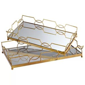 Plateau de luxe en métal et miroir avec poignées ornées et bords polis, idéal pour les centres de table de mariage et les accents de décoration intérieure - Product Image 4