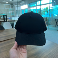 Chapeau de golf ultra léger avec bandeau anti-humidité offrant une protection solaire UPF 50 et un design bas et élégant