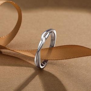Bague de mariage Jeulia pour homme en argent sterling avec nœud torsadé et grappe de pierres précieuses - Product Image 4