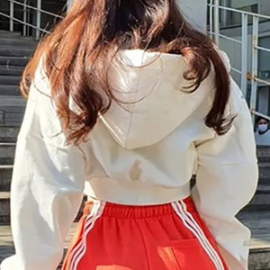 Jersey de algodón 100% liso de alta calidad con logotipo personalizado, sudadera de gran tamaño con cremallera para mujer, sudadera recortada con bolsillos y capucha - Product Image 3