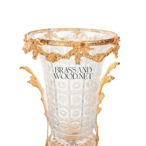 Vase Arabesque en cristal gravé à la main avec détails en laiton massif doré - Product Image 4