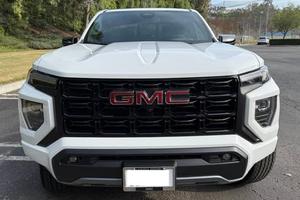 EXTREMADAMENTE LIMPIO, CON VOLANTE A LA DERECHA/IZQUIERDA, GM-C CANYON AT4 TURBO 2024, 4 CILINDROS, 4X4, LISTO PARA ENTREGAR - Product Image 2