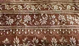 Costumes modernes de créateur indien pakistanais non cousus pour femmes, vêtements de fête fantaisie brodés à la main, style traditionnel avant-gardiste - Product Image 3