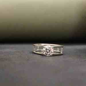 Anillo de Compromiso Clásico Unisex de Acero Inoxidable y Oro Sólido de 18 Quilates con Piedra Natural Solitaria y Diamantes Certificados por IGI para Regalo - Product Image 2