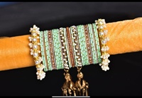 Nouveaux ensembles de bracelets élégants pour femmes en alliage de cuivre, style mariage, avec pendentifs Jhumka faits à la main, longueur 20 cm