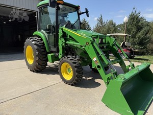 2022 JOHNN 4052R | Tractor agrícola usado John Deer 8400 R Equipos y herramientas agrícolas Pulverizadores agrícolas - Product Image 2