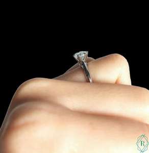 Anillo de Compromiso Solitario con Diamante Cultivado en Laboratorio Redondo - Product Image 4