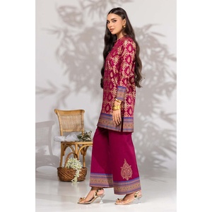 ชุดเซ็ตผ้าซาตินย้อมสีมารูนลายแจ็คการ์ดสำหรับผู้หญิง ตกแต่งด้วยกระดุม - Product Image 4