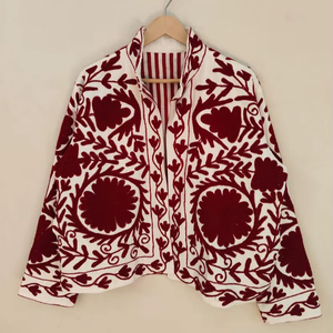 Veste Suzani rouge brodée à la main, motif floral, style folklorique, courte, bohème, faite à la main, vêtement ethnique, veste en velours Suzani - Product Image 1