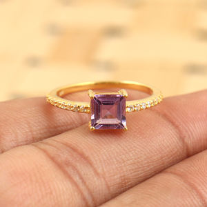 Nouvelle arrivée bague en argent sterling 925 plaqué or vintage améthyste naturelle et zircon cubique pour les mariages et les fêtes - Product Image 1