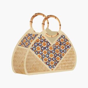Un sac à main fabriqué à partir d'une combinaison de jonc de mer et de bambou. - Product Image 4