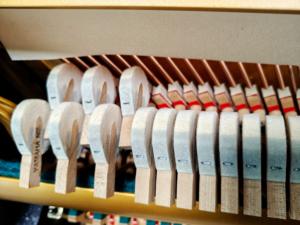 Piano Vertical Yamaha U1H 2131259, Servicio Profesional, Afinado, Calidad Garantizada, Ideal para Artistas - Product Image 6