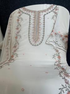 Georgette de diseñador Sajida con bordado pesado y traje pakistaní de trabajo Khatli - Product Image 3