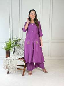 Nouvelle arrivée Vetican Pocket work kurti avec un ensemble de palazzo à cordon en A, tenue ethnique de créateur faite à la main pour femmes, tenue de fête de mariage - Product Image 3