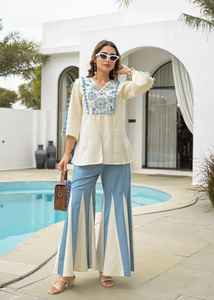 Ensemble Palazzo 2 pièces en coton et lin naturel, style haut de gamme, avec broderies et applications miroir faites à la main - Product Image 3