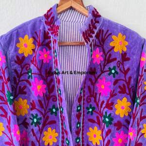 Chaqueta Suzani India Hecha a Mano, Chaqueta Corta Bordada a Mano, Abrigo Unisex, Chaqueta Corta Suzani Hecha a Mano - Product Image 3