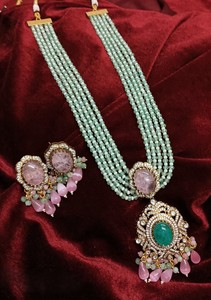 Conjunto de Collar y Aretes de Diseño Chapado en Oro Mate con Piedras Polki, Joyería Nupcial para Bodas y Celebraciones - Product Image 2