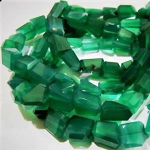 Cuentas de ónix verde cortadas con láser, cuentas de Calcedonia verde en forma de pepita, hebra de 10 a 12mm, piedras preciosas semipreciosas de 10 pulgadas de largo - Product Image 1