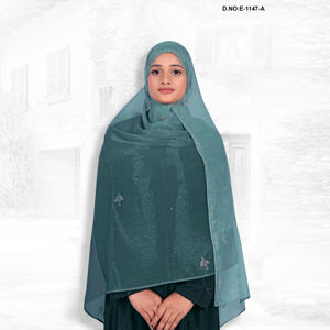 Hiyab Ligero de Chifón con Motivo de Diamantes de Imitación Dispersos, Detalles de Borde Brillante para Uso en Invierno, Vestimenta Elegante y Modesta - Product Image 1