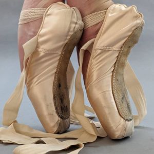 Zapatos de baile de Ballet de cuero de lona elástica, zapatillas de baile profesionales de suela dividida, práctica de rendimiento para mujeres y niñas - Product Image 2