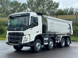 Camión de volteo Volvo FMX 460 8x4 Euro6e Mix MTP con motor diésel de combustión interna de 338 kW (460 HP), capacidad de carga de 41-50 toneladas, 25-30 toneladas de capacidad de carga útil. - Product Image 2