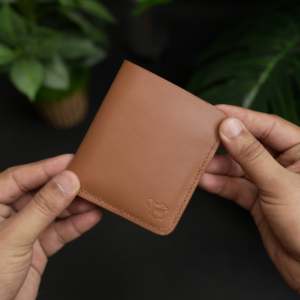 Cartera de Cuero Bifold Vertical Delgada WF Leathercraft No.86 en Color Bronceado Italiano con 5 Años de Garantía Unisex - Product Image 3