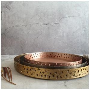 ถาดของขวัญโลหะสำหรับเทศกาลคริสต์มาสที่ทันสมัยสำหรับตกแต่งงานแต่งงานและตกแต่งบ้านในงานหัตถกรรมอินเดียโดยผู้ผลิตในท้องถิ่น - Product Image 3