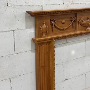 Décoration de cheminée de style classique en bois d'acajou - Product Image 3