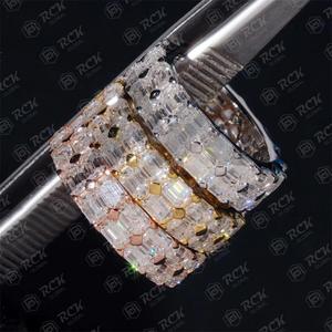 20,00 TCW corte esmeralda celta Split Shank Pave ajuste boda banda 18K oro sólido aniversario y regalo de cumpleaños para mujeres - Product Image 1