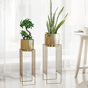 Florero Moderno de Oro, Decoración de Hogar de Lujo, Centro de Mesa, Elegante Florero de Metal con Diseño Floral - Product Image 5