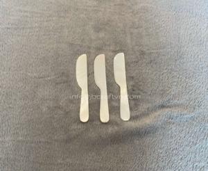 COUTEAU en nacre, couteau à caviar taille 12cm parfait pour servir du caviar de qualité supérieure gravé avec logo personnalisé - Product Image 1