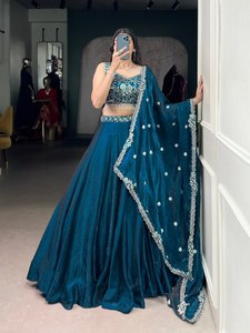 Sarcelle pour Fandiy Lehenga avec glamour subtil et broderie florale Belle Dupatta pour la mode de fête - Product Image 5