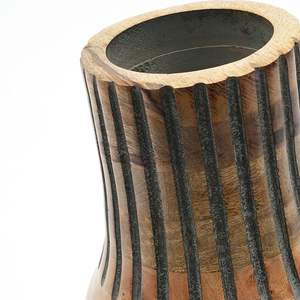 Vase en bois naturel de forme cylindrique avec des détails linéaires sculptés et un caractère artisanal terreux pour la décoration intérieure - Product Image 3