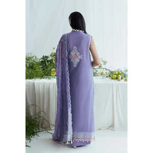 ชุดสูทผ้าลอนปักลาย 3 ชิ้นสำหรับผู้หญิง พร้อมผ้าคลุมไหล่ชีฟองแบบเก๋ไก๋ รุ่น FE-52042 - Product Image 1