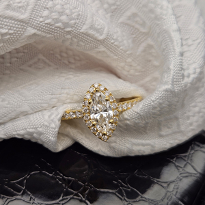 Anillo de compromiso de diamantes cultivados en laboratorio certificado IGI, anillo de diamante CVD de corte redondo solitario chapado en oro sólido de 14K para mujeres y hombres - Product Image 5