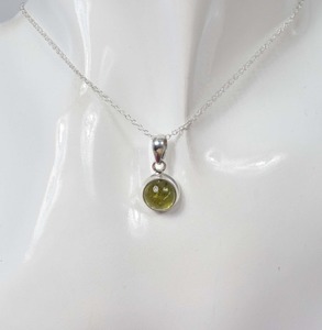 Pendentif en argent sterling cadeau de mariage parfait 925 bijoux estampillés à la main péridot couleur verte pendentif pierre précieuse 925 pour l'amour - Product Image 2