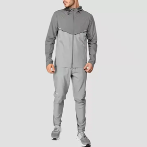 Survêtement à fermeture éclair imperméable OEM avec veste et pantalon en nylon patchwork Ensembles de jogging Survêtement en nylon décontracté à rayures latérales pour hommes - Product Image 1