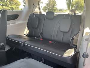 CHRYSLER PACIFICA HYBRID LIMITED FWD USADO 1000% LIMPIO - EN VENTA - LISTO PARA ENTREGAR - ENTREGA A DOMICILIO - Product Image 3