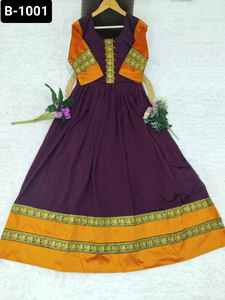 Las mujeres de moda indias usan Vichitra Material de seda Anarkali Vestidos con Golden Zari Border Anarkali Vestidos para Festival Ropa de boda - Product Image 6