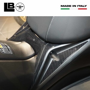 Adesivi Protettivi 3D per Poggiapiedi Centrale Compatibili con Yamaha Xmax 125-300 2023 - Product Image 4