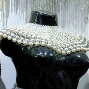 ชุดเบอร์เลสก์เสื้อคลุมประดับด้วยลูกปัดเลื่อมปักลายมุกทรงตรงคอแต่งโลโก้เทศกาล - Product Image 2