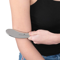Masseur corporel et facial Gua Sha en acier inoxydable, manuel, pour le cou, le dos, le visage et les bras, pour le soulagement des douleurs, style médiéval, fabriqué par Uttar