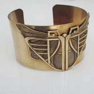 Bracelet en métal unique, inspiré de la sculpture antique chinoise moderne, en laiton poli, article cadeau pour femmes, pièce d'exposition en boutique - Product Image 4