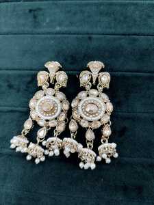 Boucles d'oreilles chandelier ethniques plaquées or pour filles, occasions de mariage, avec motif en forme de cloche en alliage de zircon - Product Image 1