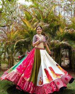 Heavy Designer Muselina Algodón Impreso digital y trabajo de bordado de espejo real Lehenga Choli y trabajo de encaje Dupatta Listo para usar - Product Image 2