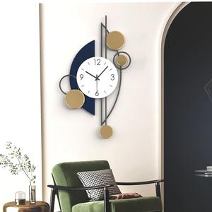 Horloge murale en métal de concepteur géométrique soudée à la main pour le cadeau de pendaison de crémaillère, horloge murale en métal de finition noire et or durable pour Hall - Product Image 1